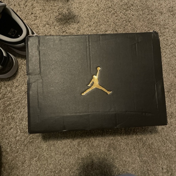 Air Jordan 1 Low GS Smoke Grey - Picture 8 of 8